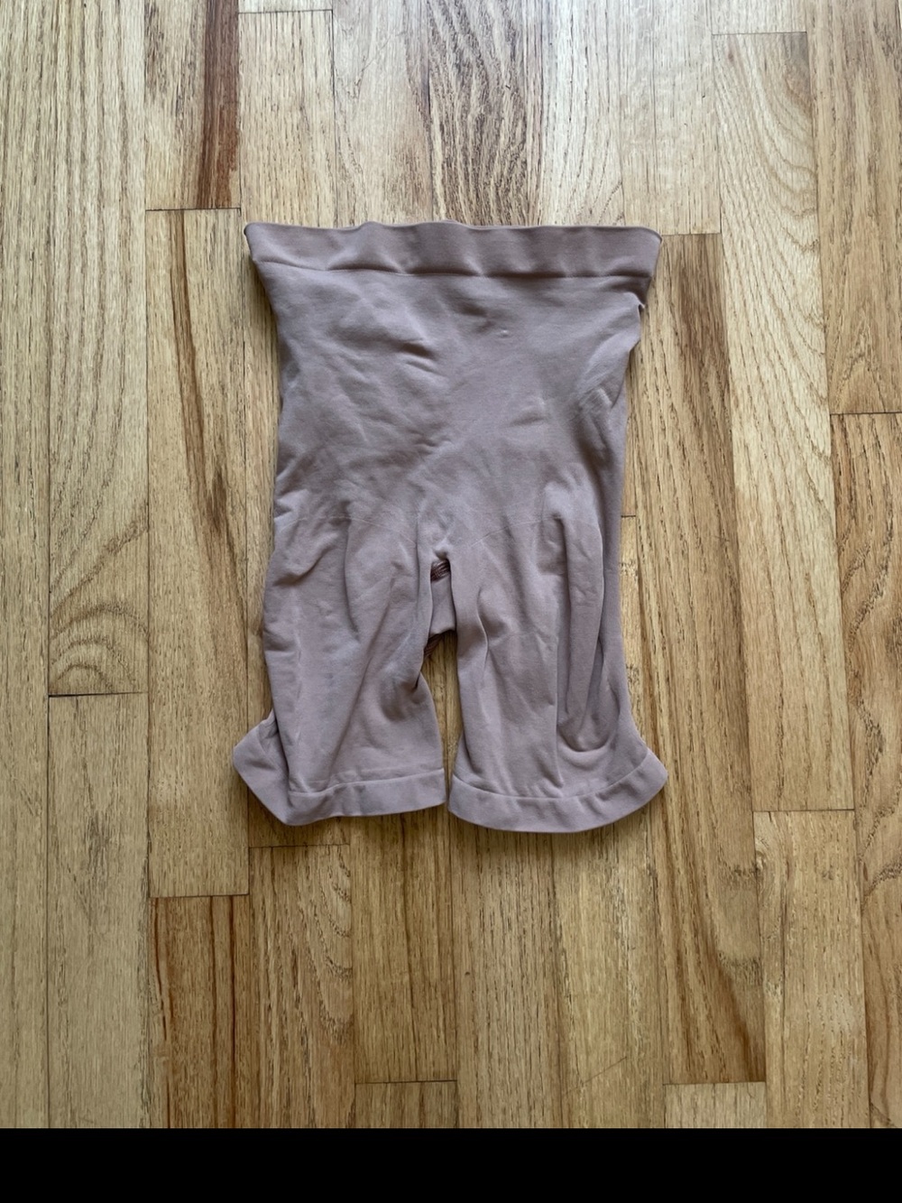 Skims Seamless sculpt mid thigh short NWOT